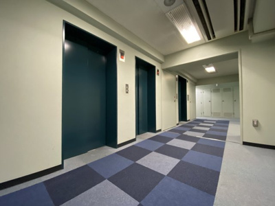 【その他共用部分】 | 【キャンペーン中】ヨコハマポートサイドロア壱番館 | 内廊下設計のプライバシー性が高いマンションです。
エレベーター3基です。