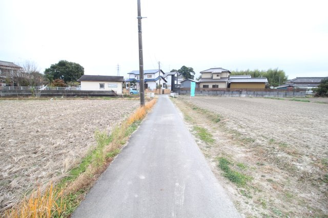 川越市古谷上　建築条件なし売地　西武新宿線『本川越駅』バス25分　【古谷小学区】の前面道路含む現地写真