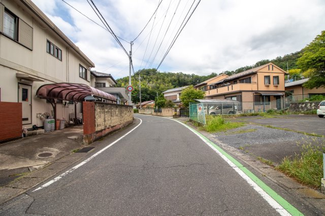 足利市八幡町の売地の前面道路含む現地写真