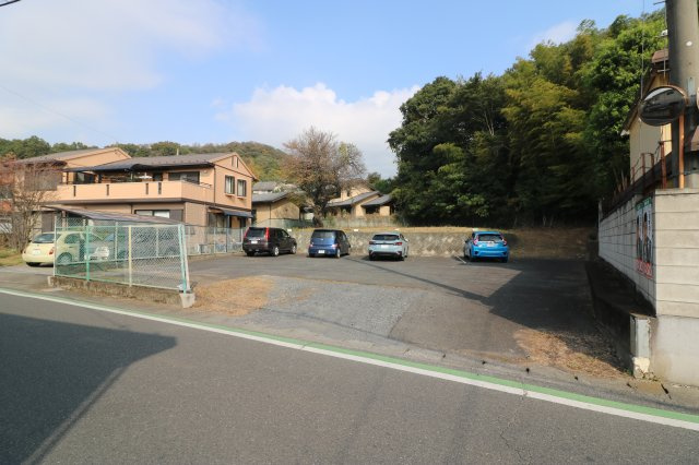 足利市八幡町の売地の前面道路含む現地写真
