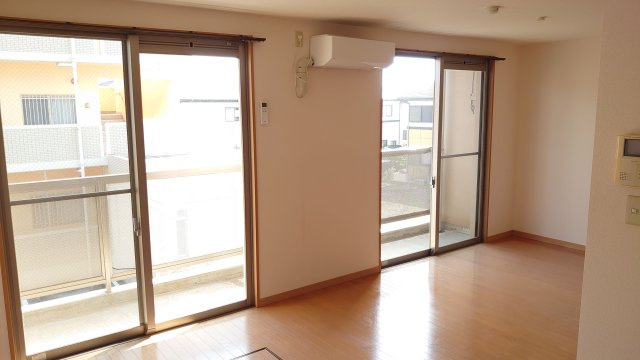 ルネス荒木一番館の居間・リビング