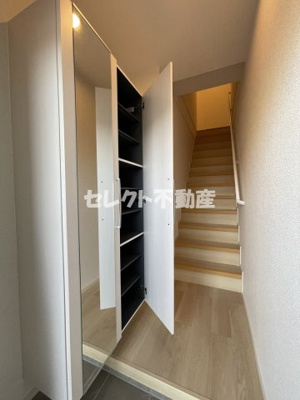 【玄関】 | グーラテース弐番館