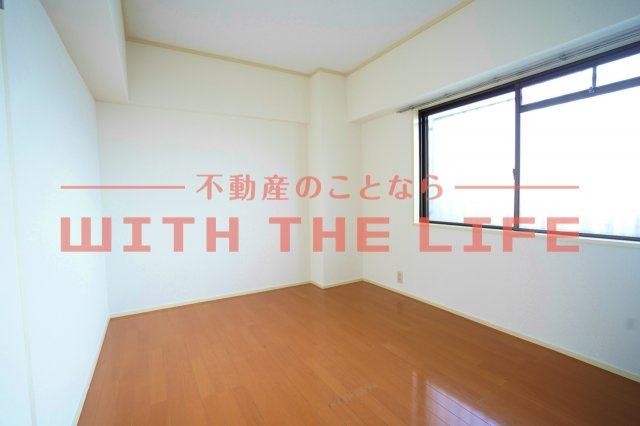 ニューロイヤルビル【キャッシュバック対象物件】の洋室|落ち着いた色調の洋室です