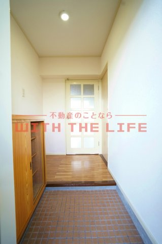 ニューロイヤルビル【キャッシュバック対象物件】の玄関|明るい玄関です