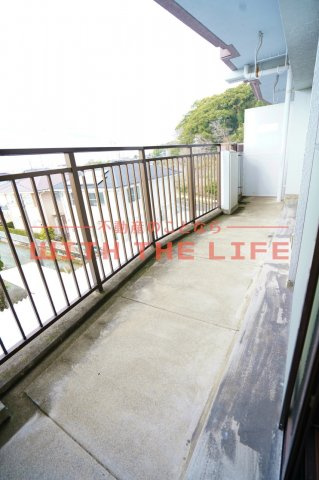 ニューロイヤルビル【キャッシュバック対象物件】のバルコニー|バルコニー付きです