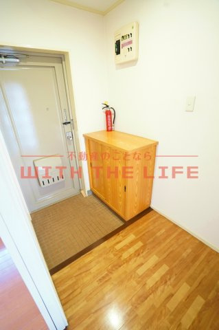 ニューロイヤルビル【キャッシュバック対象物件】の玄関|シンプルで使いやすい玄関です