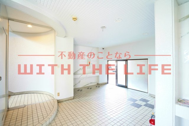 ニューロイヤルビル【キャッシュバック対象物件】のエントランス|建物の内部です