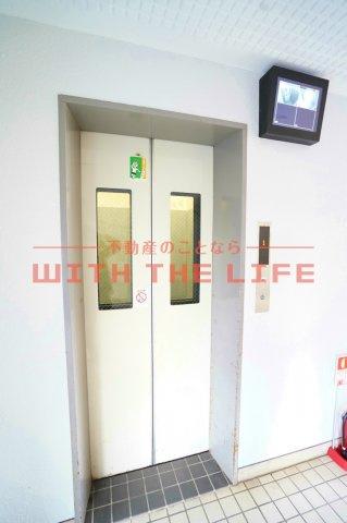 ニューロイヤルビル【キャッシュバック対象物件】のロビー|落ち着いたロビーです