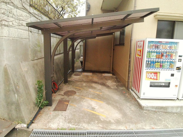 岡本ビラの駐車場