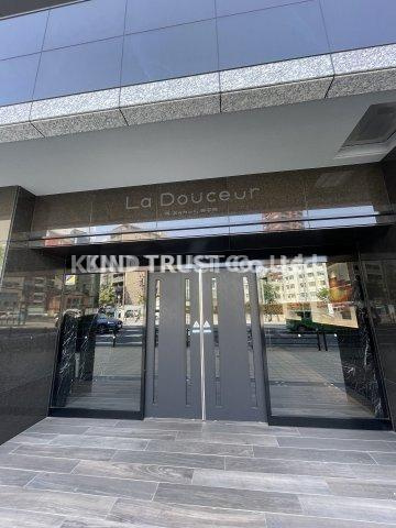 La Douceur西天満のエントランス|建物の内部です