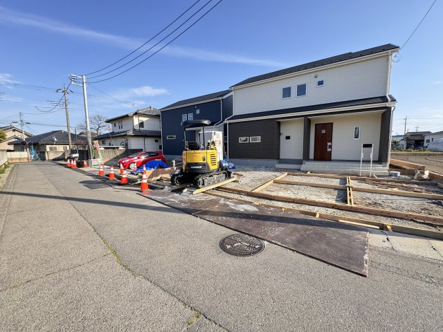 新築　渋川市半田第5　1号棟の前面道路含む現地写真|北側接道幅員約5.1ｍ	