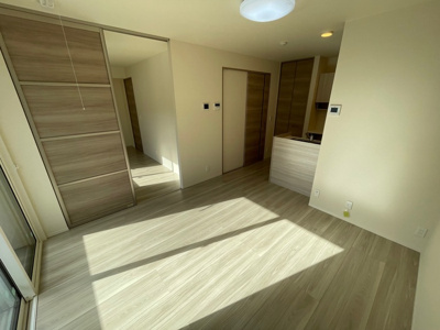 【居間・リビング】 | コンフォール西小鷹野Ⅲ | 別部屋写真です。