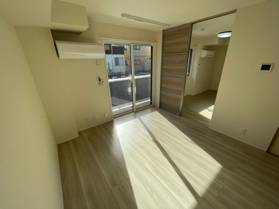 【居間・リビング】 | コンフォール西小鷹野Ⅲ | 別部屋写真です。