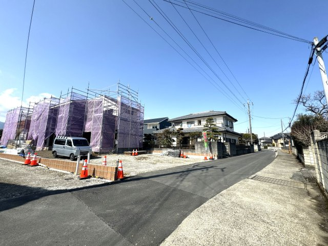新築　渋川市半田第5　3号棟の前面道路含む現地写真|東側接道幅員約5.1ｍ	