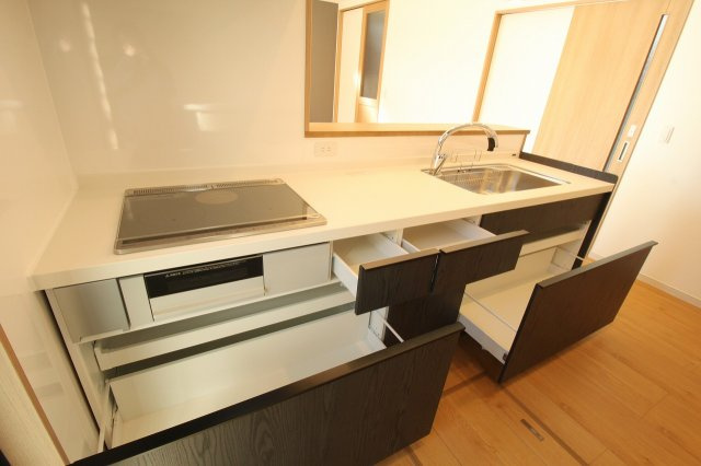 朝倉本町　新築戸建　中号地（全3区画）　のキッチン|収納たくさんあります！