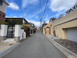 【前面道路含む現地写真】