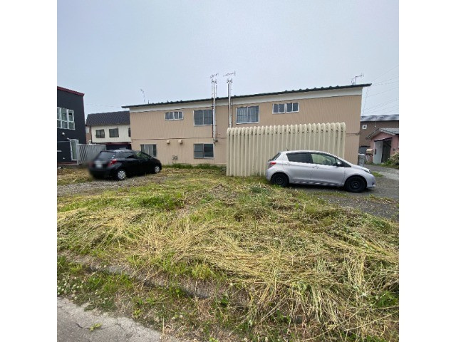 三條アパートの駐車場