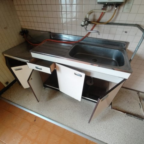 三條アパートの洗面所