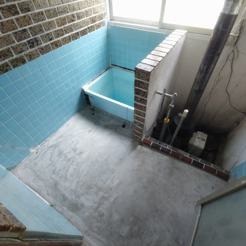 三條アパートの浴室