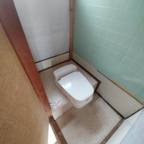 三條アパートのトイレ