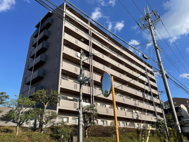 ロイヤルプラザ千里の外観