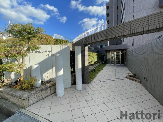 ロイヤルプラザ千里のエントランス