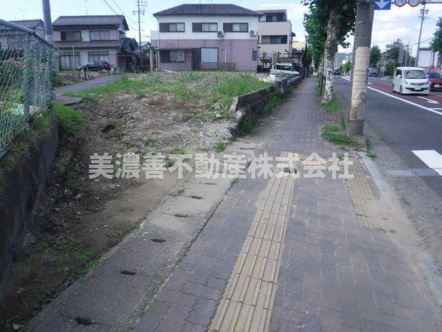 ５６１７４　岐阜市鷺山土地の前面道路含む現地写真