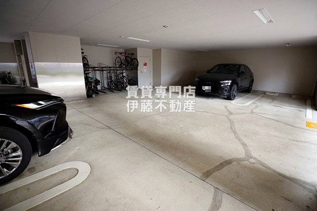 Espoir iの駐車場