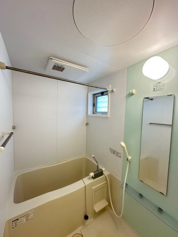 セレナ中条の浴室