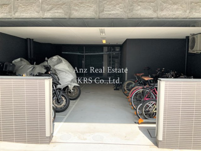 【その他】 | ミラージュパレス南堀江 | 敷地内にバイク置場と駐輪場があります！