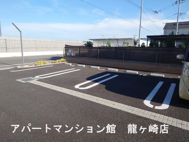シェラメスⅢBの駐車場