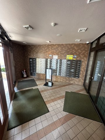 ライオンズマンション大和町四丁目のエントランス