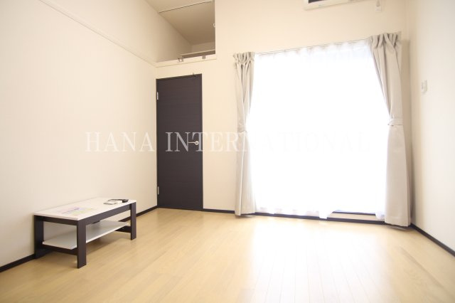 オカムラハイツ４の居間・リビング