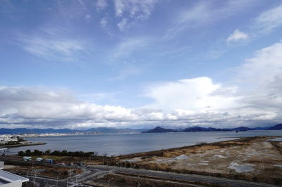 【展望】 | 【上質リフォーム】アーバンビュー渚ガーデンタワーヴィレッジ2番館 | 【四季を感じる】
四季の移ろい・爽やかな青空や風を感じられ
自然を愉しめるパノラマビュー。
毎日の暮らしに余裕を感じさせてくれる、
遮る物の無い開放的な眺望を是非、ご堪能ください。