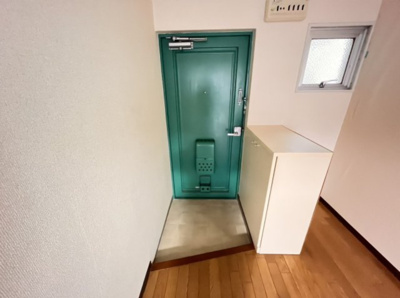 【玄関】 | エバーグリーン新大阪 | 明るい玄関です