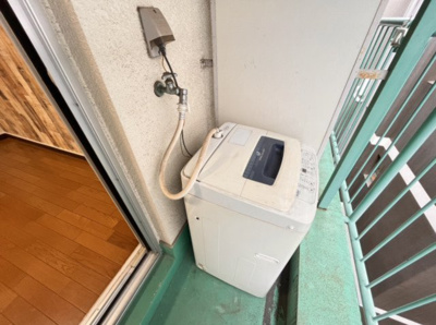 【設備】 | エバーグリーン新大阪 | 室外洗濯機置き場です