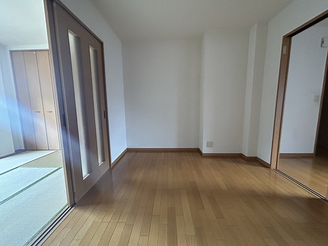 セレクションジュンの洋室|落ち着いた色調の洋室です