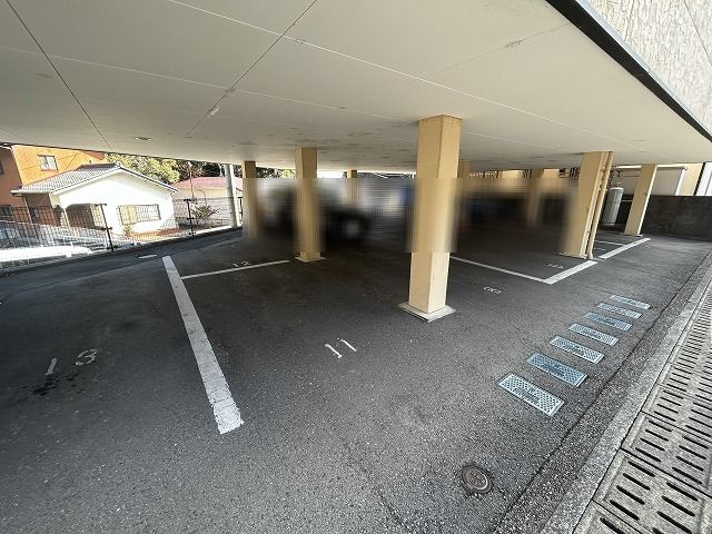 セレクションジュンの駐車場|駐車場に車を止められます