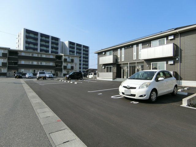 アヴニール西福原　Ⅱの駐車場