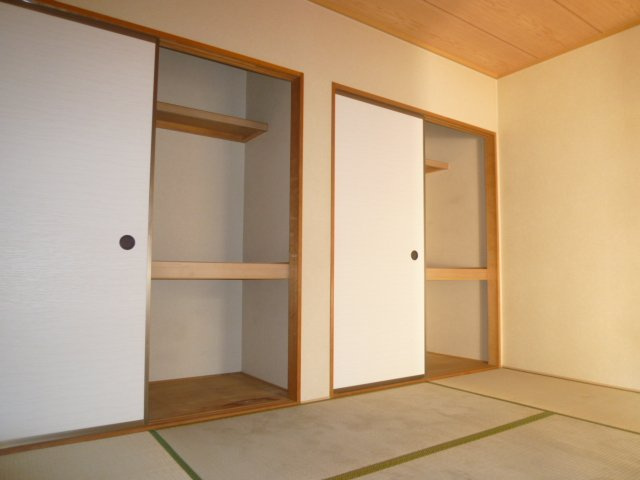 ヴィルヌーブ東櫛原【キャッシュバック対象物件】の和室|和室ならではの温かな和の空間で寛ぎの時間を過ごせます