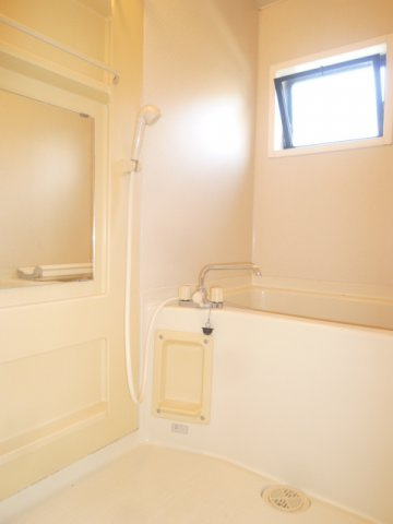 ヴィルヌーブ東櫛原【キャッシュバック対象物件】の浴室|ゆったり過ごせるお風呂です