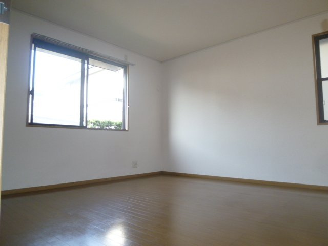 ヴィルヌーブ東櫛原【キャッシュバック対象物件】の洋室|ゆったりした洋室です