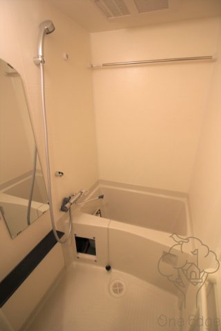 プレサンス西中島南方セレストの浴室