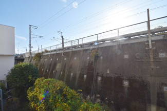 【展望】 | 眼前に広がる空の雄大さと、このお部屋の自慢の一つである「眺望」をご覧ください。毎日、この景色を独り占めできる新生活に夢が広がります。～即日のご見学可能～　お問合せはお気軽にどうぞ。
