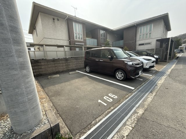 ラ・ブルジョンの駐車場
