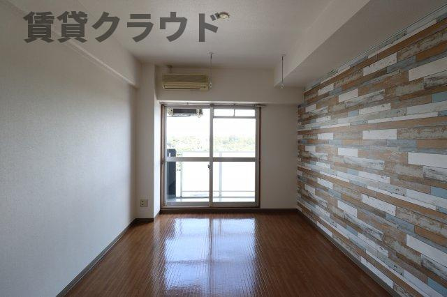 芝コーポ三号館の洋室|落ち着いた色調の洋室です