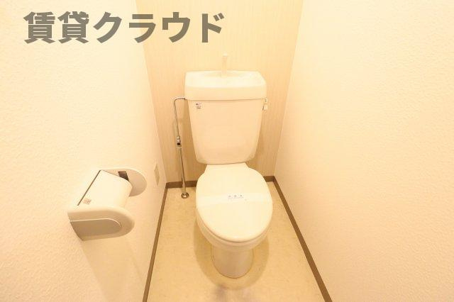 芝コーポ三号館のトイレ|白を基調とした清潔感のあるトイレ♪