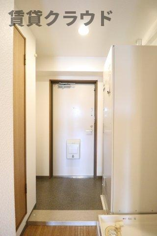 芝コーポ三号館の玄関|シューズボックス付きで靴もスッキリ収納！