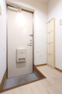 【玄関】 | ハウゼ六本松 | 別号室の写真になります。現況優先。