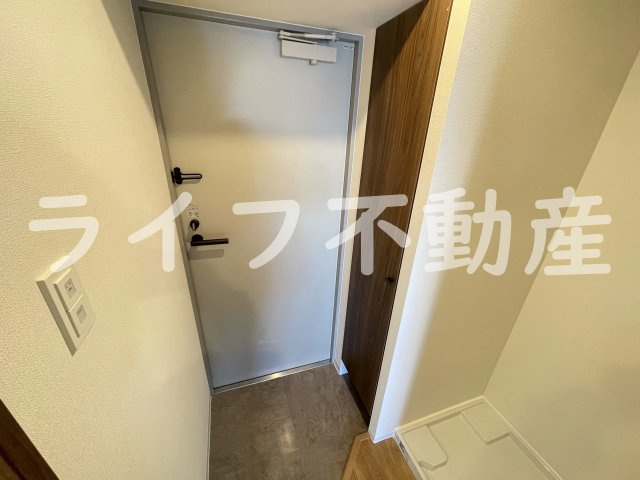 プレサンスNEO長堂アウローラの玄関|落ち着いた玄関です